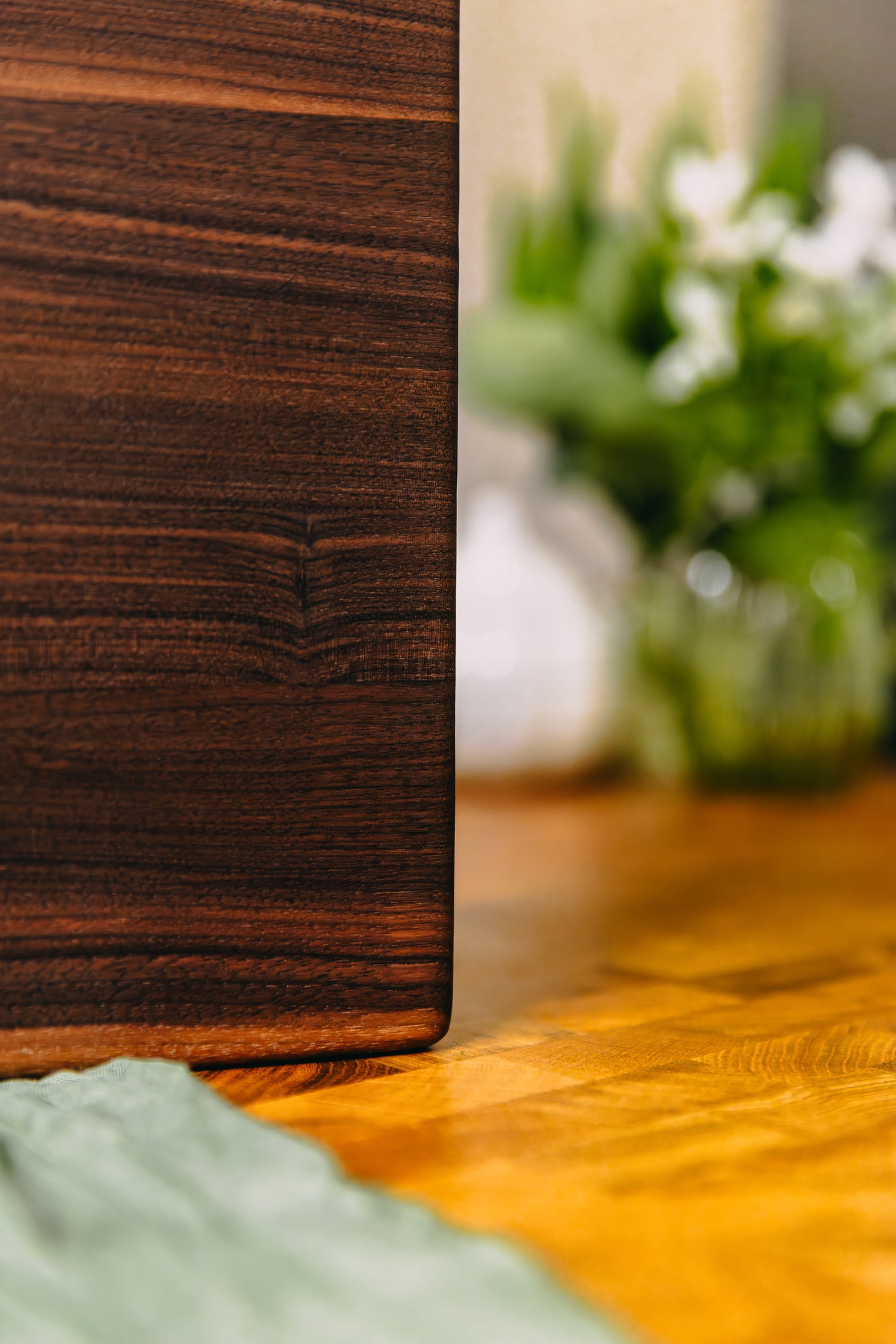 Edge Grain Black Walnut Cutting Board (One-Off 002)
